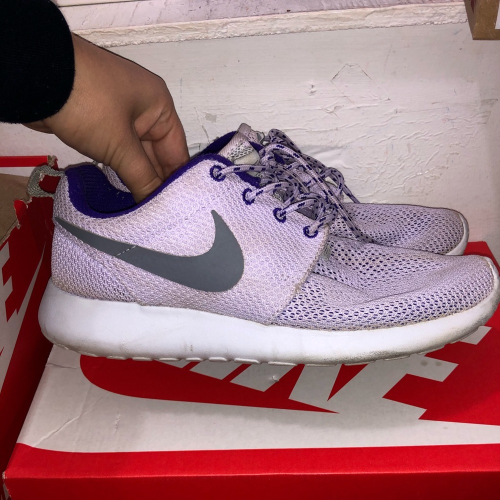 Women’s Purple Roshe Run sneaker